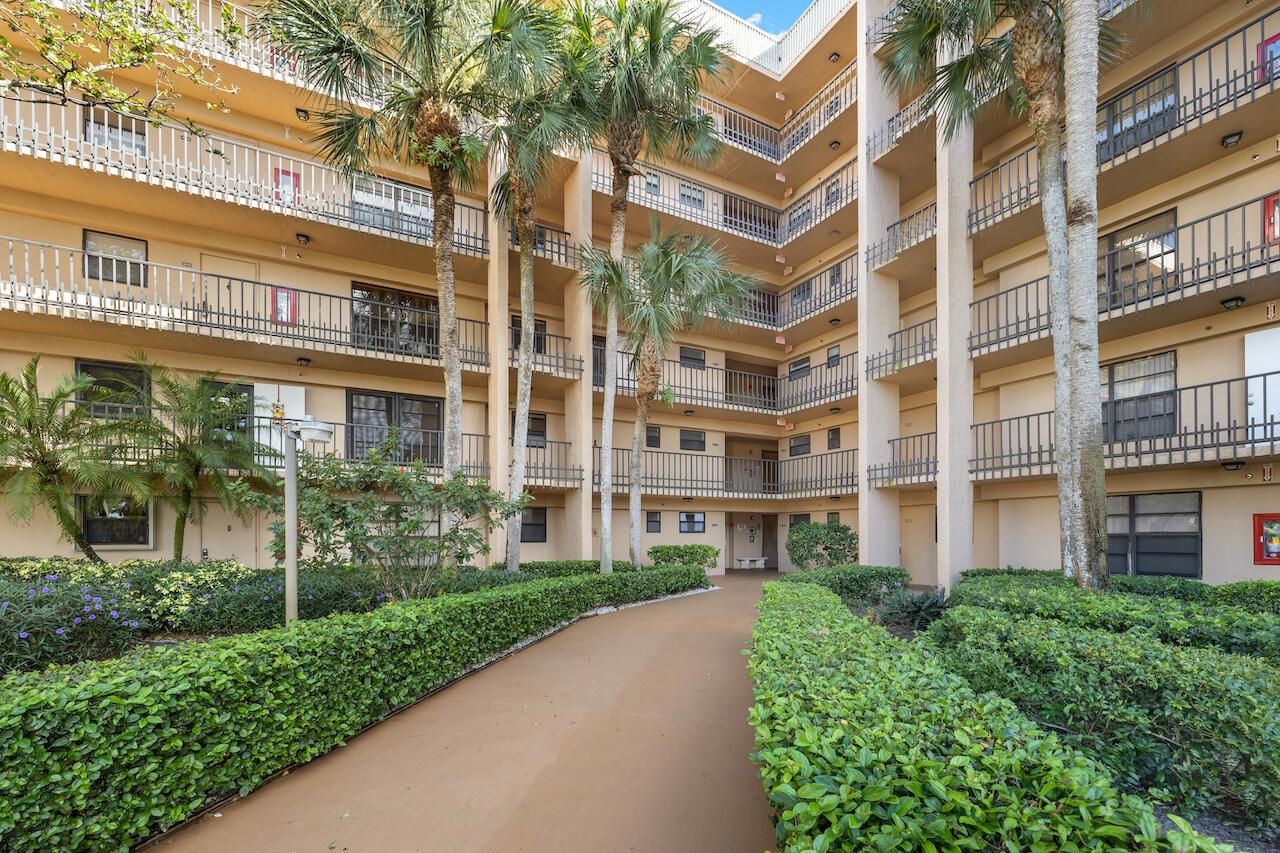 4700 Lucerne Lakes Boulevard W 204