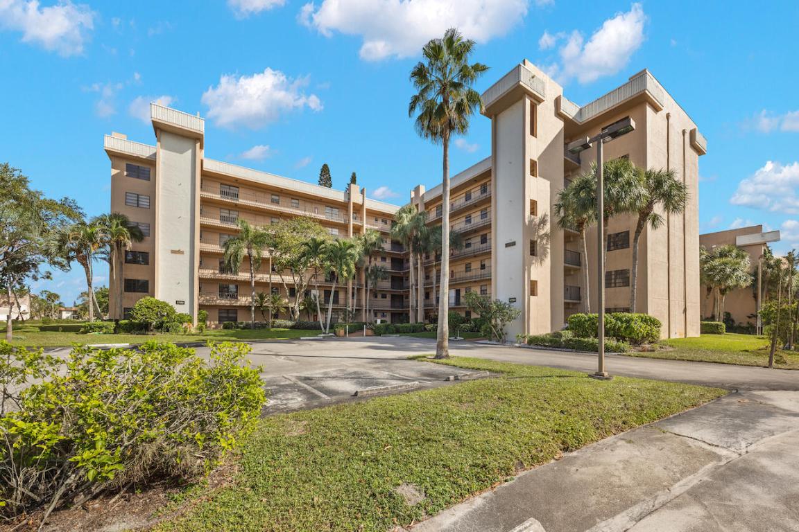 4700 Lucerne Lakes Boulevard W 204