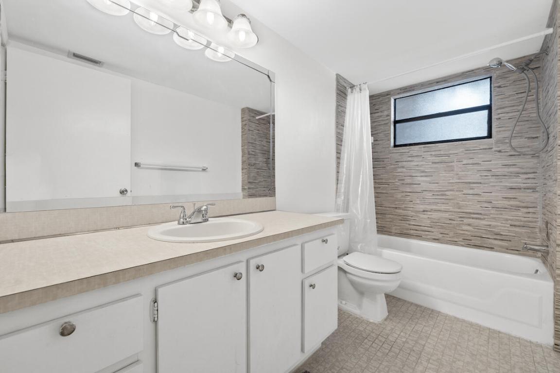 4700 Lucerne Lakes Boulevard W 204