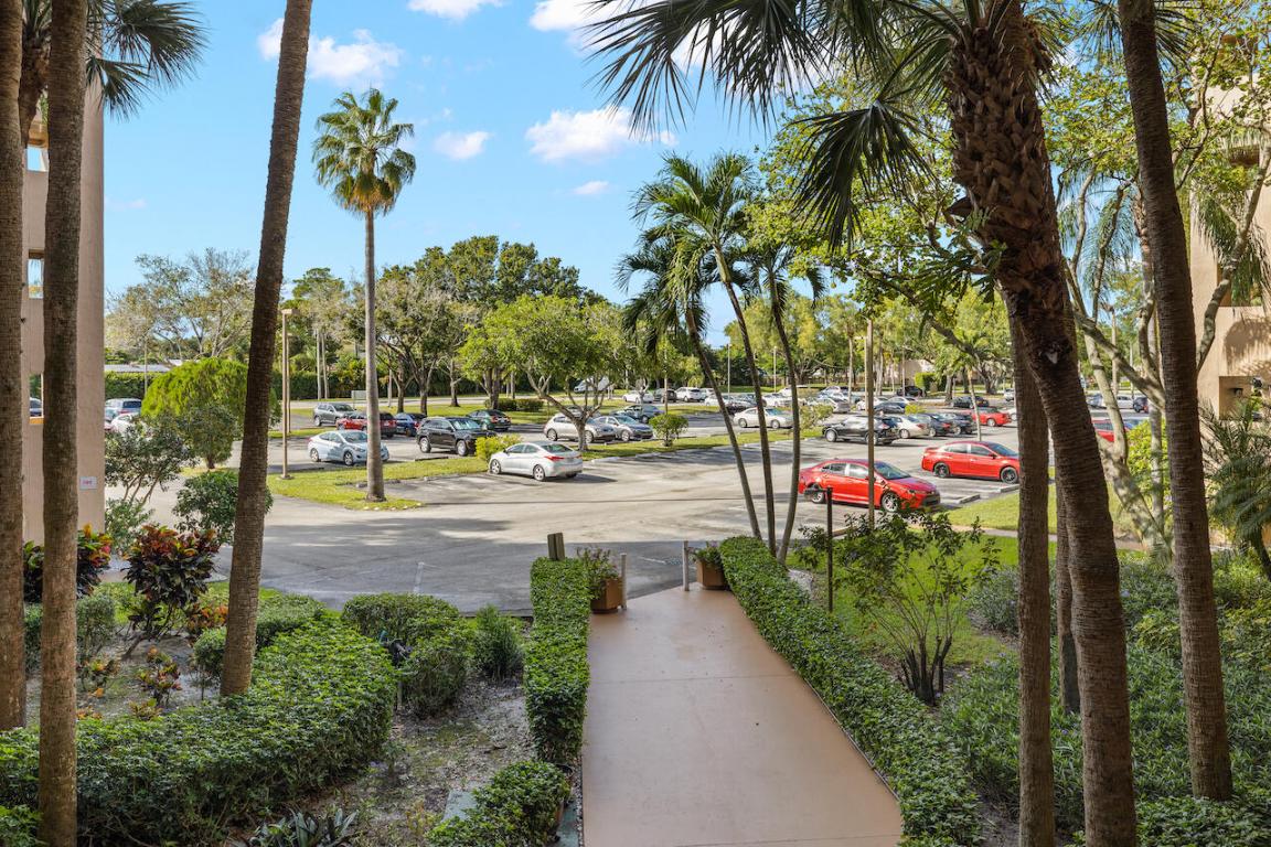 4700 Lucerne Lakes Boulevard W 204