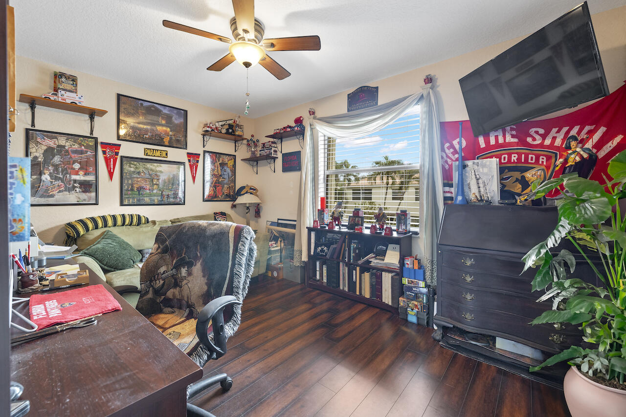 6089 Oak Bluff Way