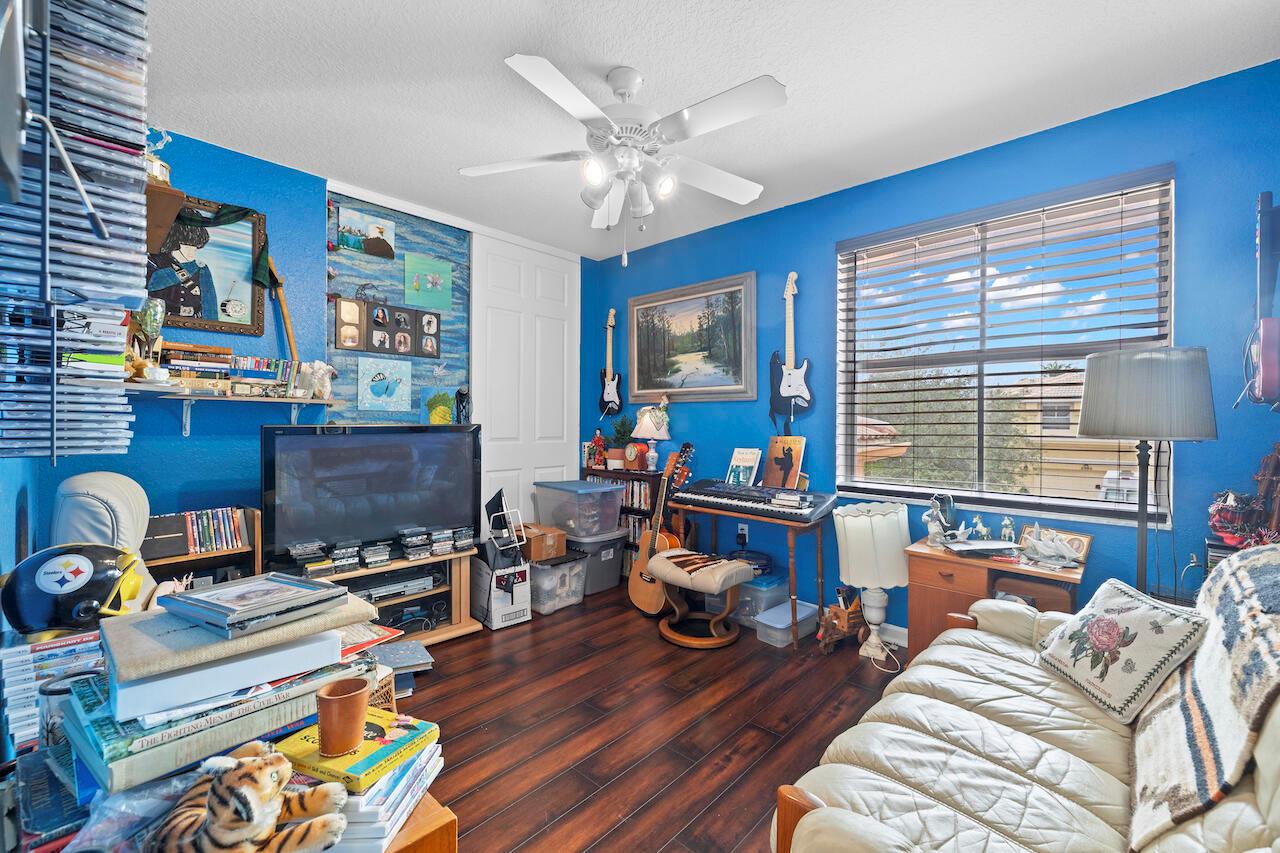 6089 Oak Bluff Way