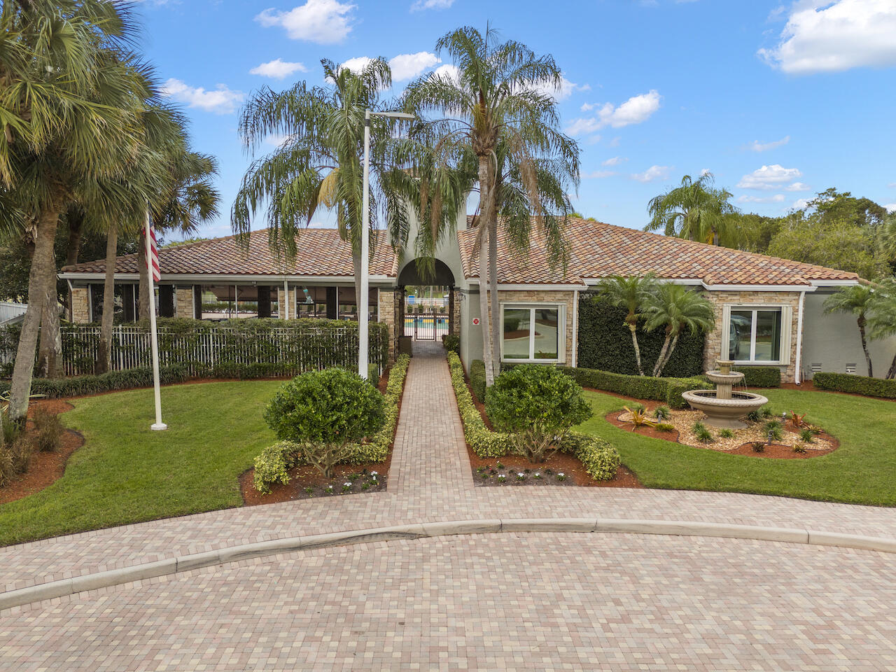 6089 Oak Bluff Way