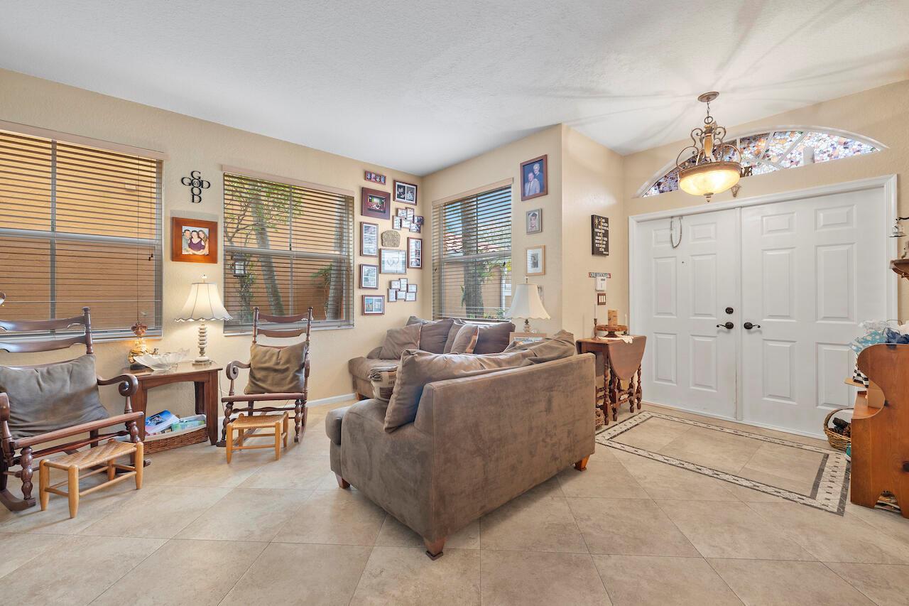 6089 Oak Bluff Way