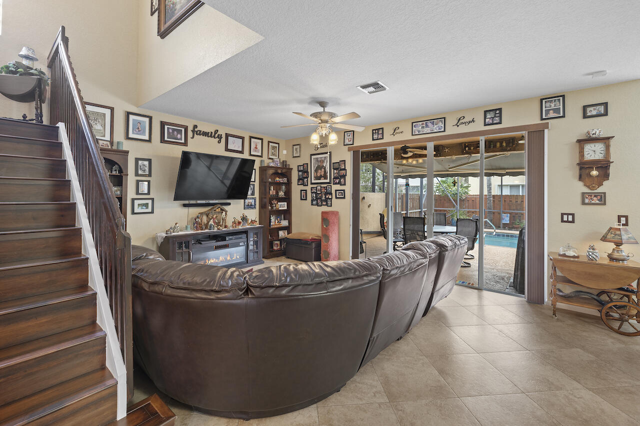 6089 Oak Bluff Way