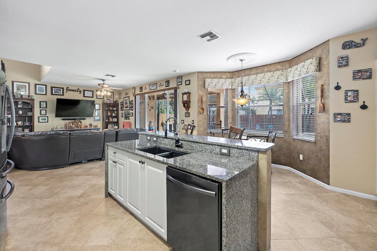 6089 Oak Bluff Way