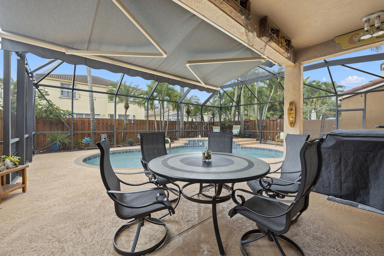 6089 Oak Bluff Way