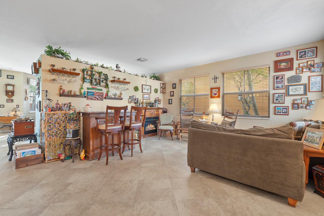6089 Oak Bluff Way