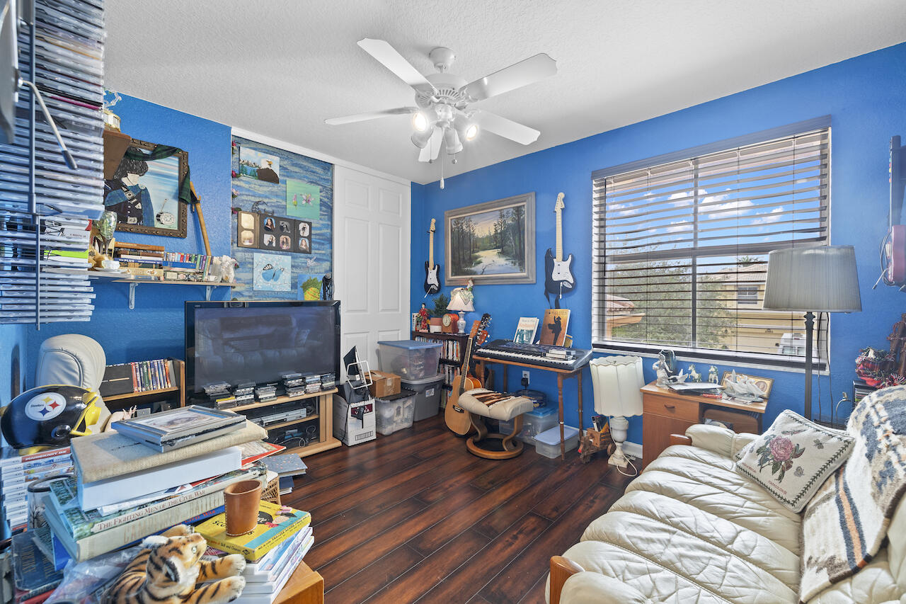 6089 Oak Bluff Way