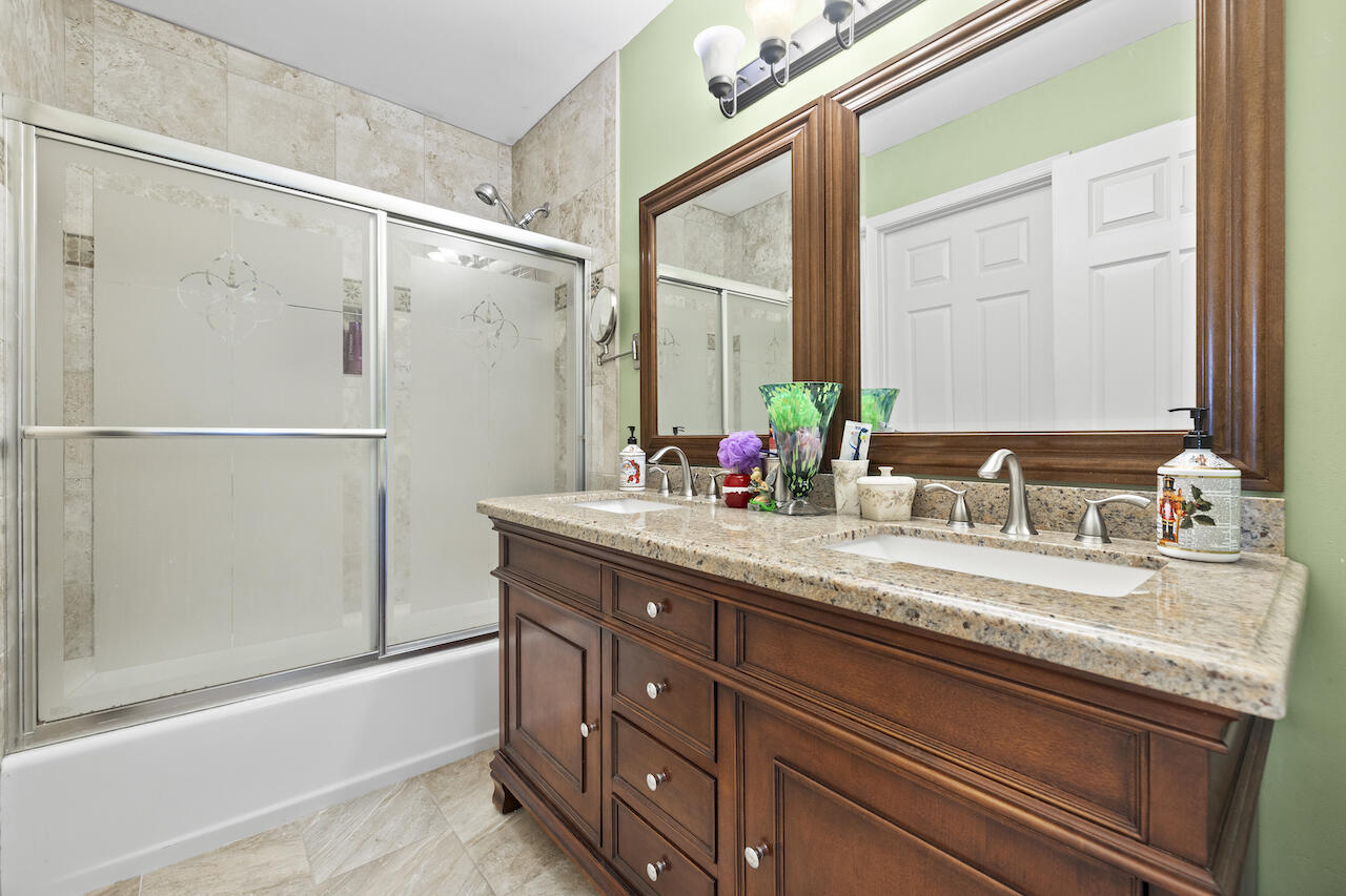 6089 Oak Bluff Way