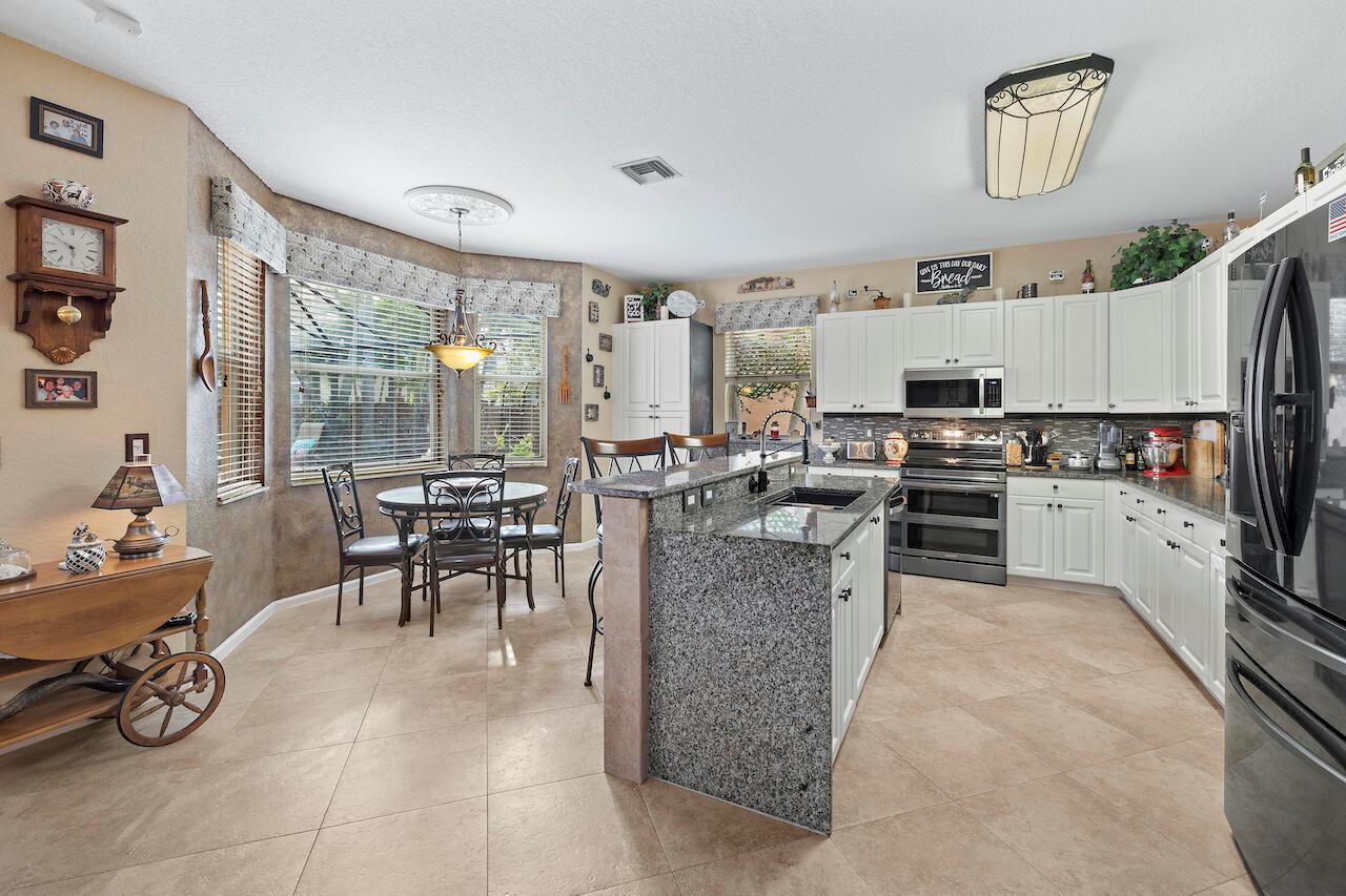 6089 Oak Bluff Way
