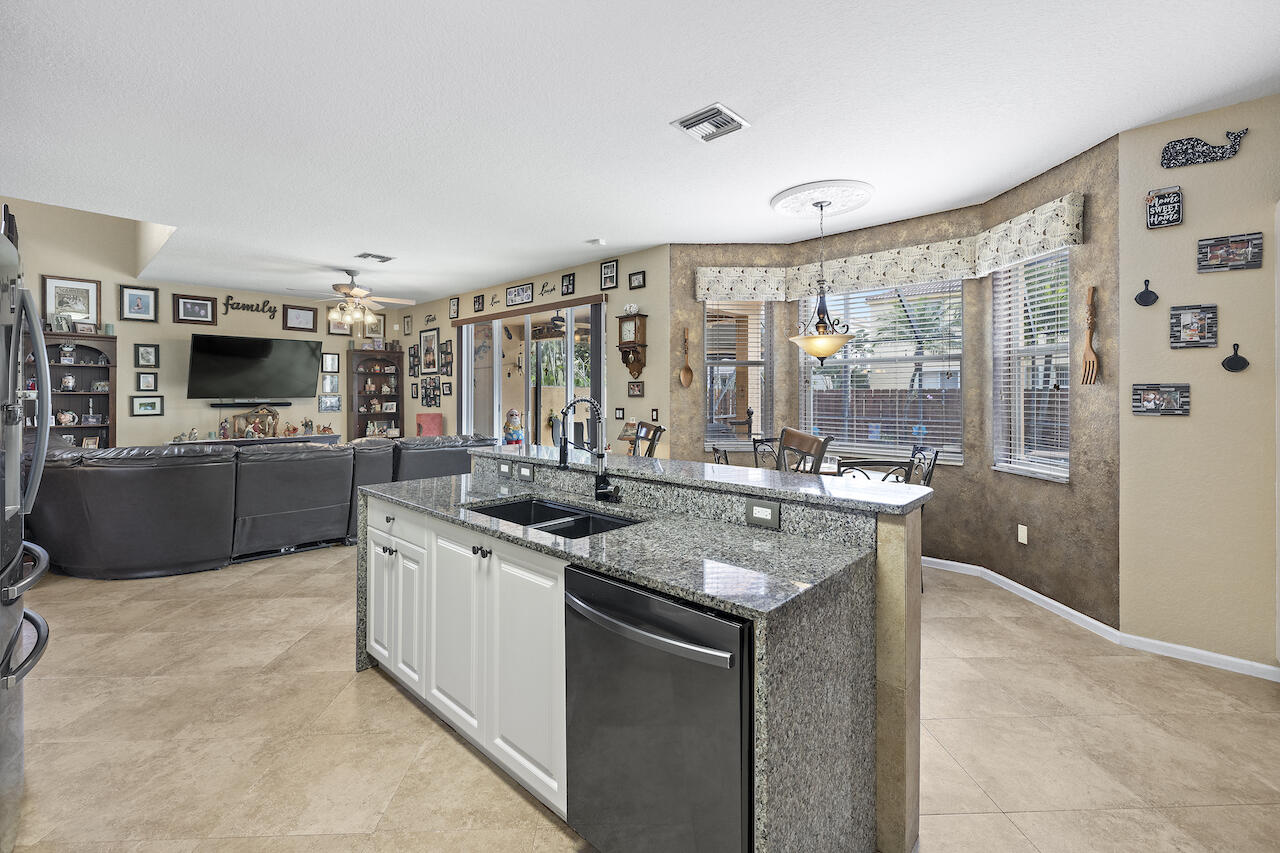 6089 Oak Bluff Way