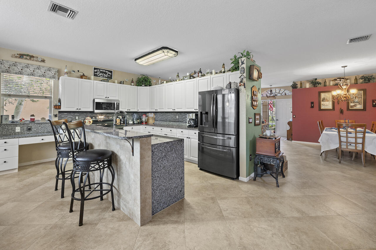 6089 Oak Bluff Way