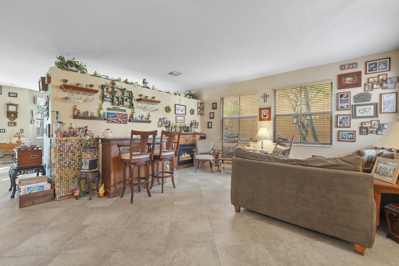 6089 Oak Bluff Way
