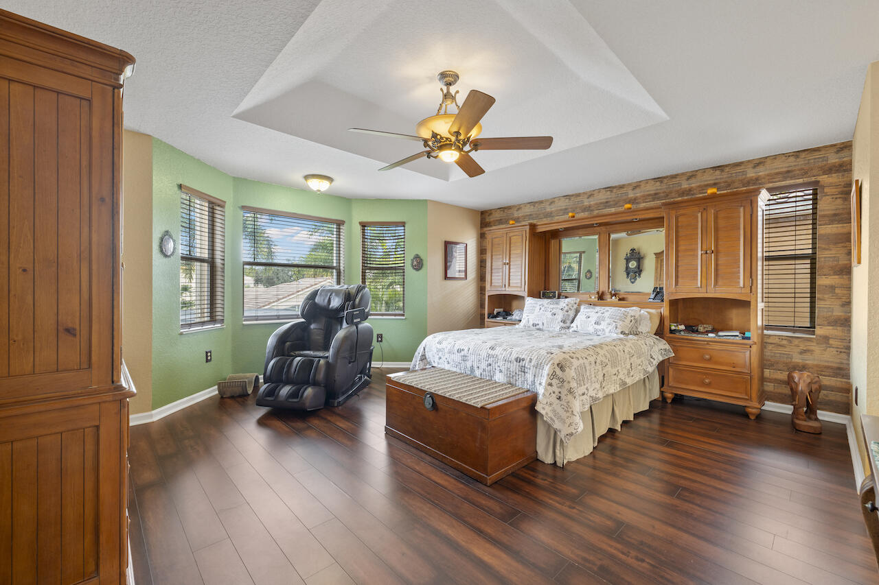 6089 Oak Bluff Way