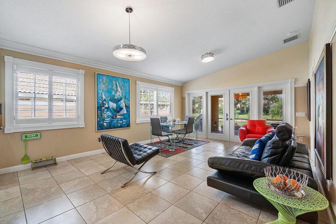 8210 Saint Johns Court