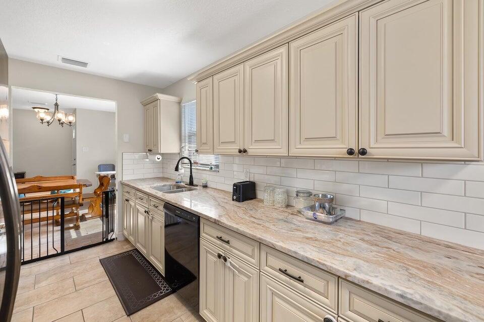 2542 SW Warwick Street