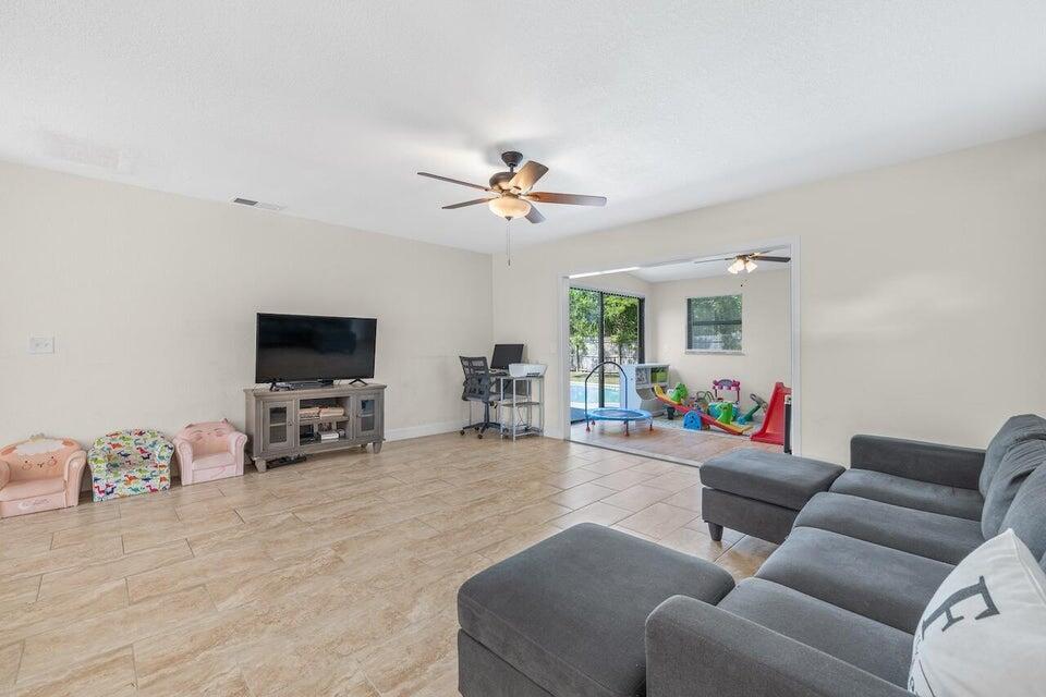 2542 SW Warwick Street