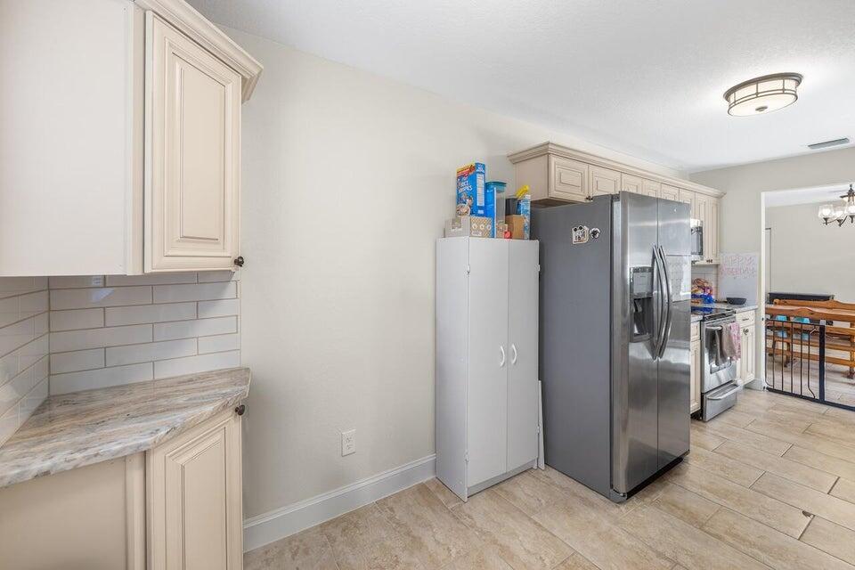 2542 SW Warwick Street