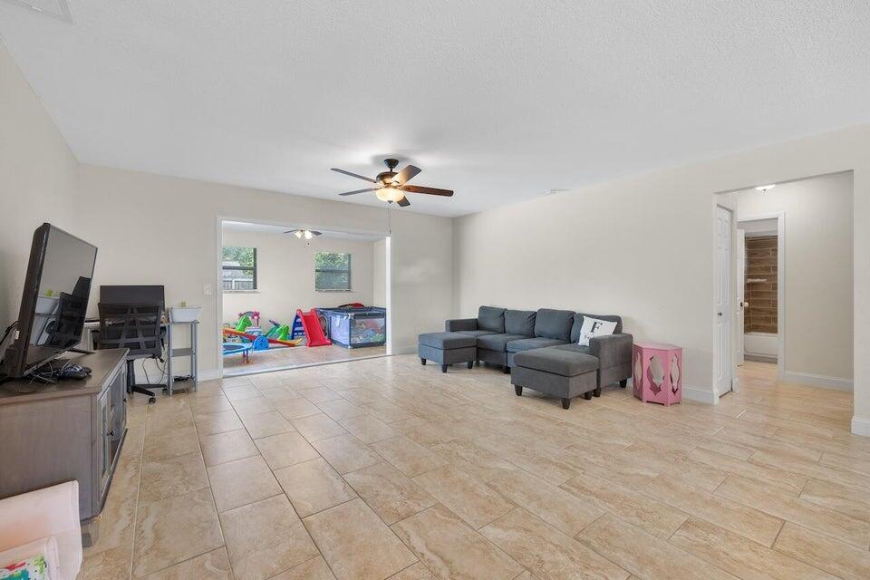 2542 SW Warwick Street