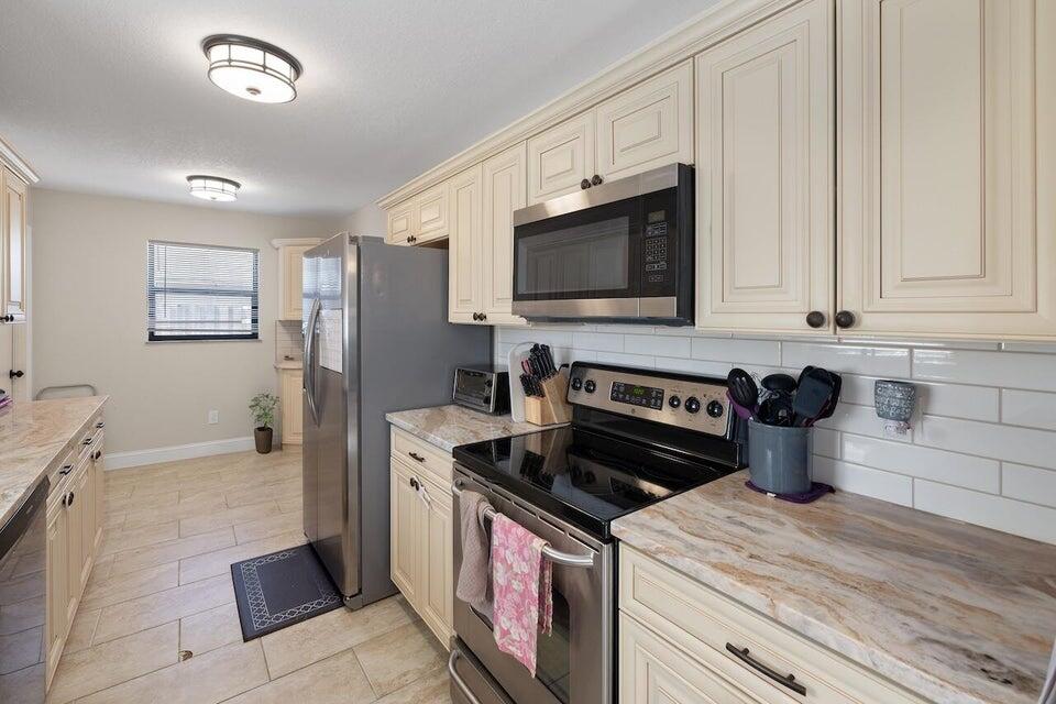 2542 SW Warwick Street