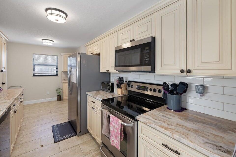 2542 SW Warwick Street