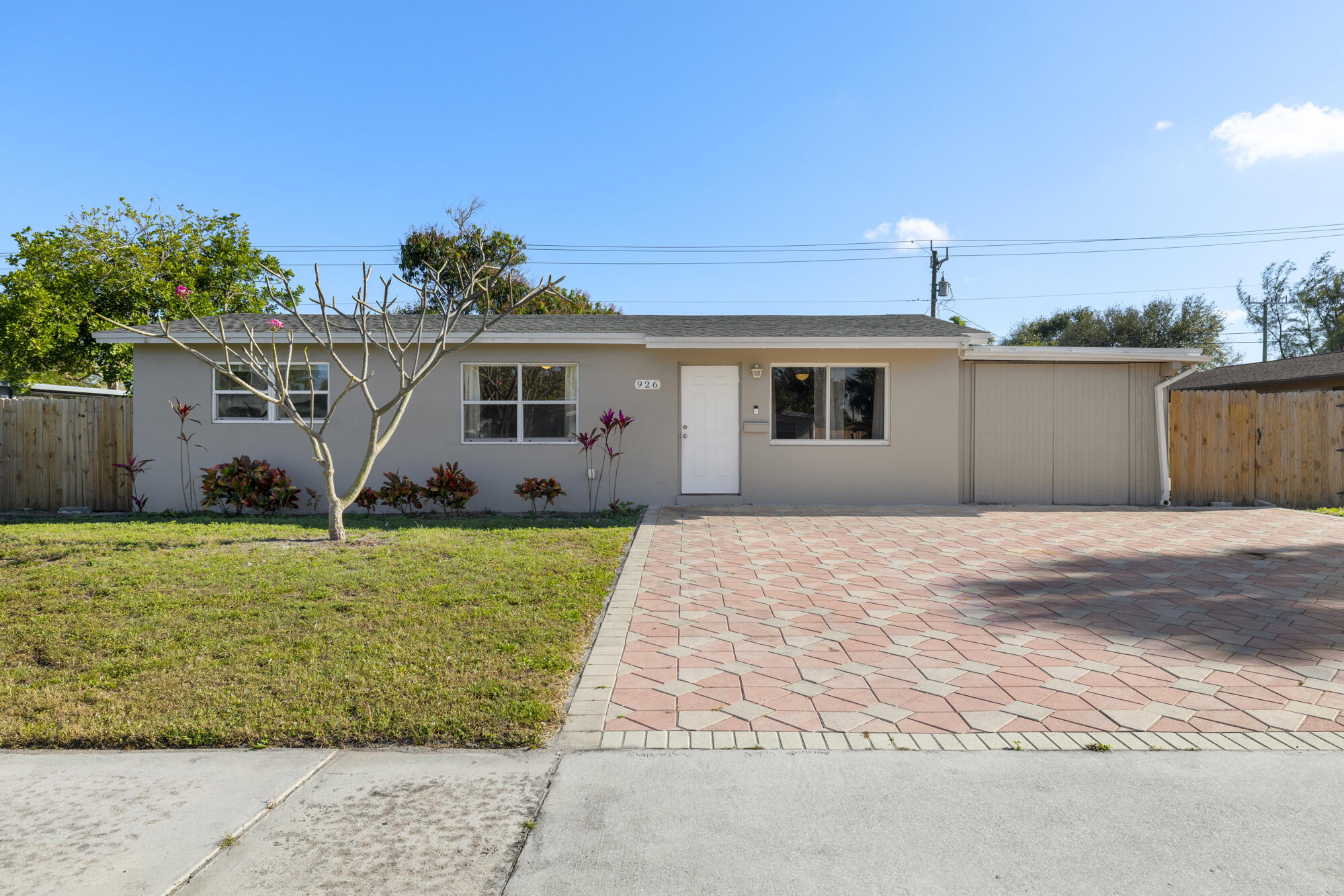 926 W Jasmine Drive