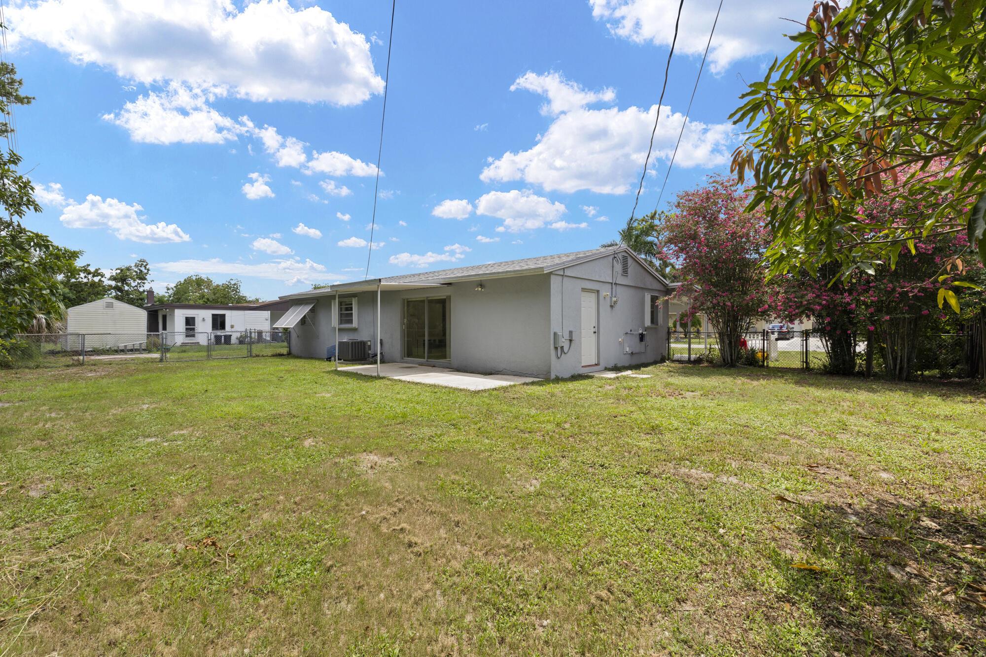 2402 Pinecrest Court