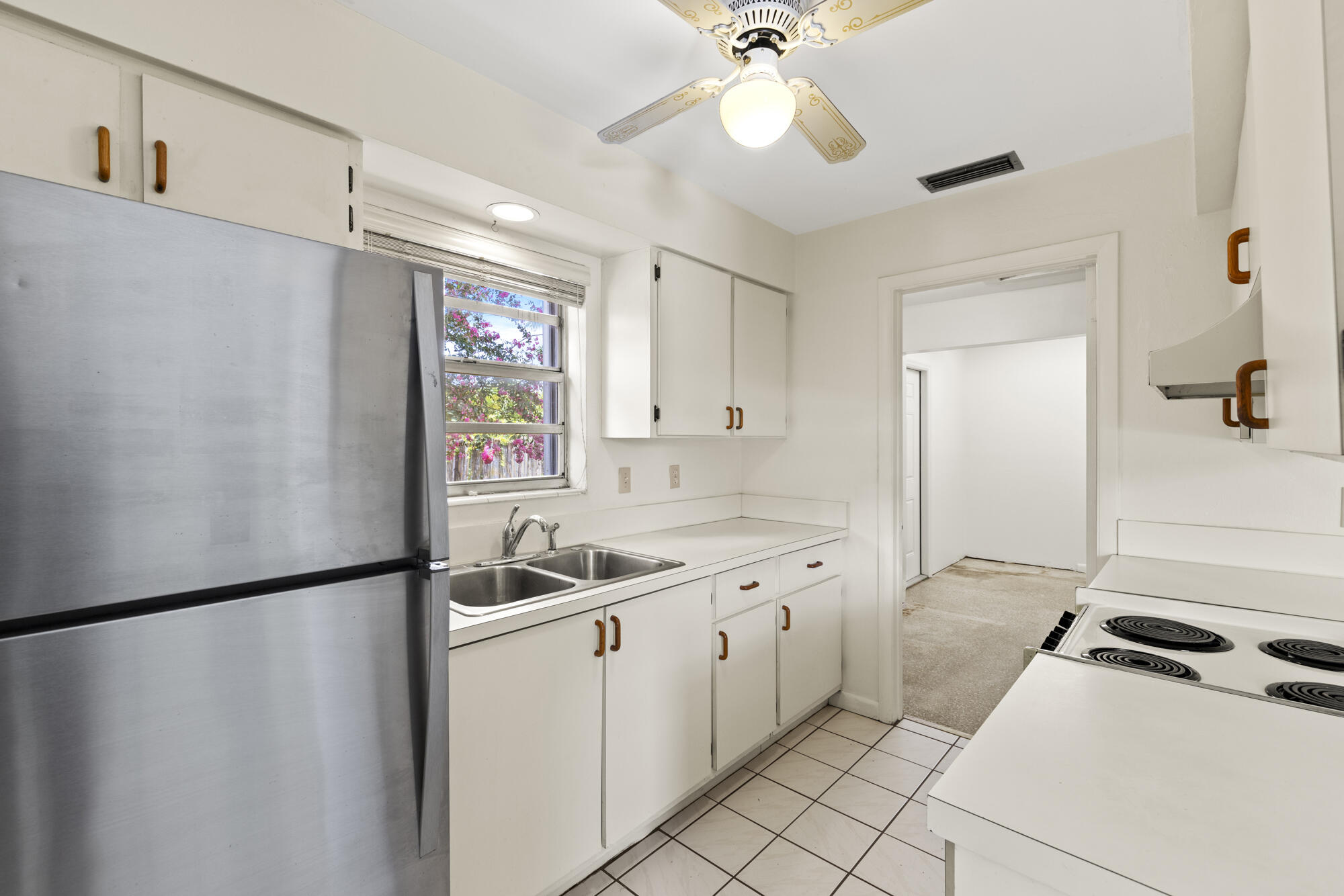 2402 Pinecrest Court