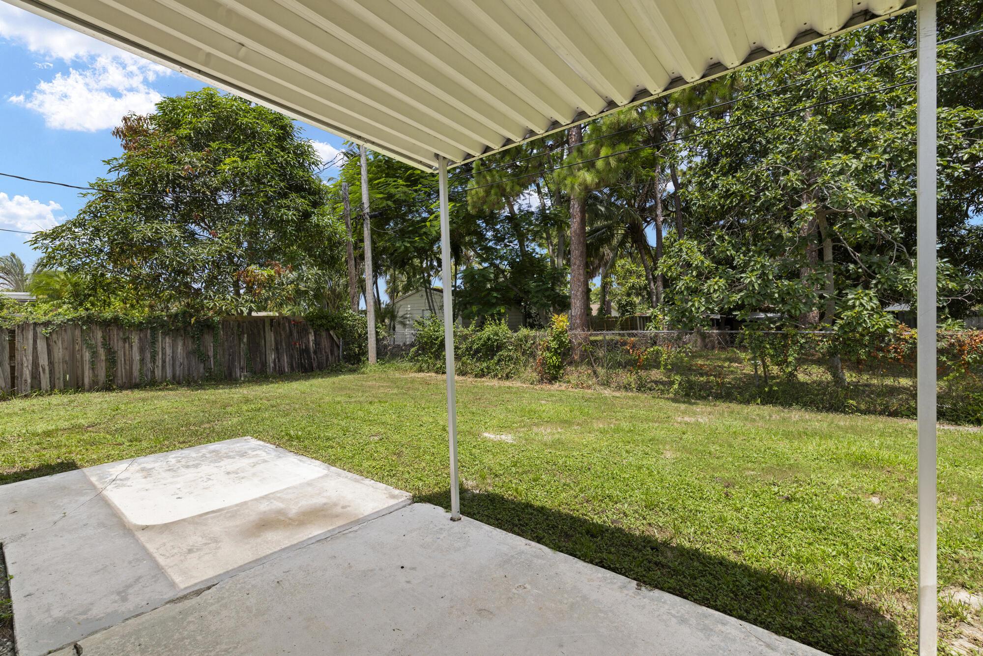 2402 Pinecrest Court