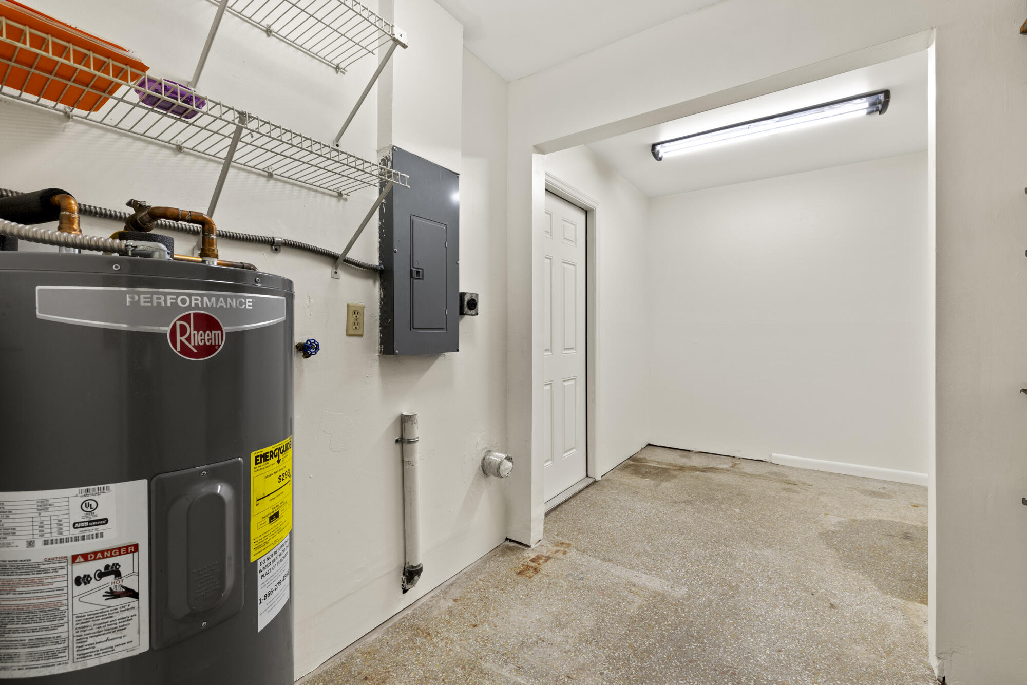 2402 Pinecrest Court