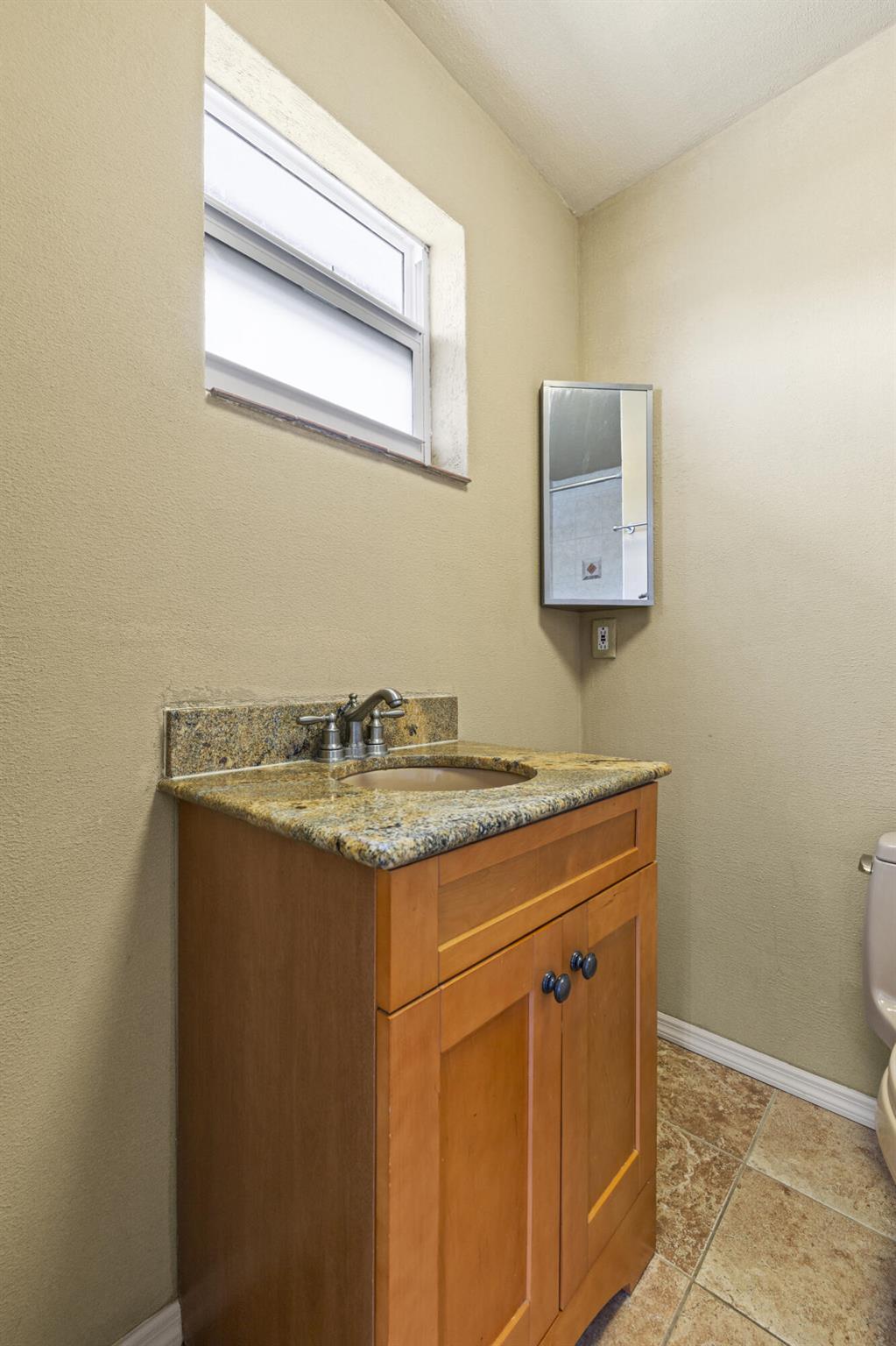 2402 Pinecrest Court