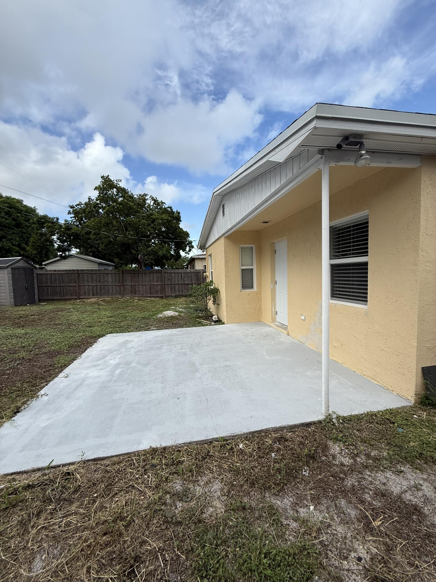 1405 N J Terrace