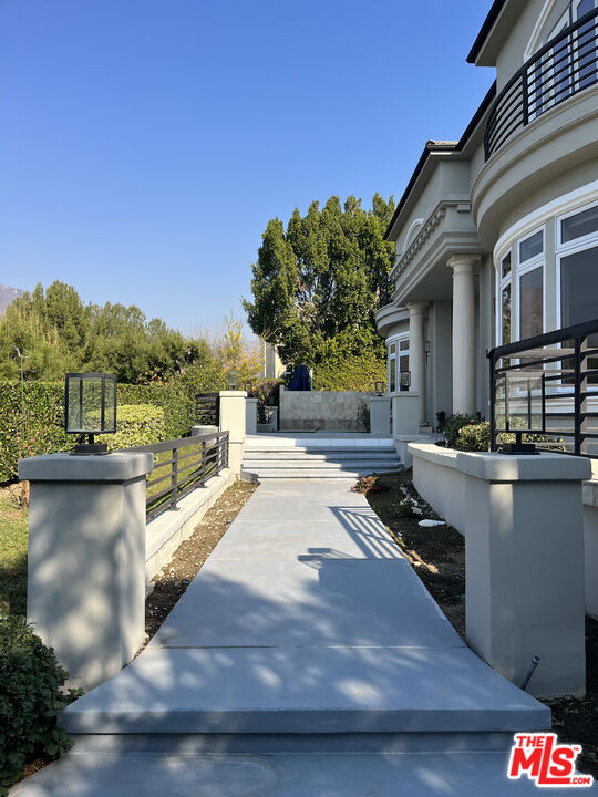 386 Torrey Pines Dr