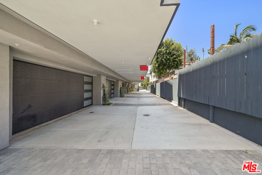 1200 N Orange Grv