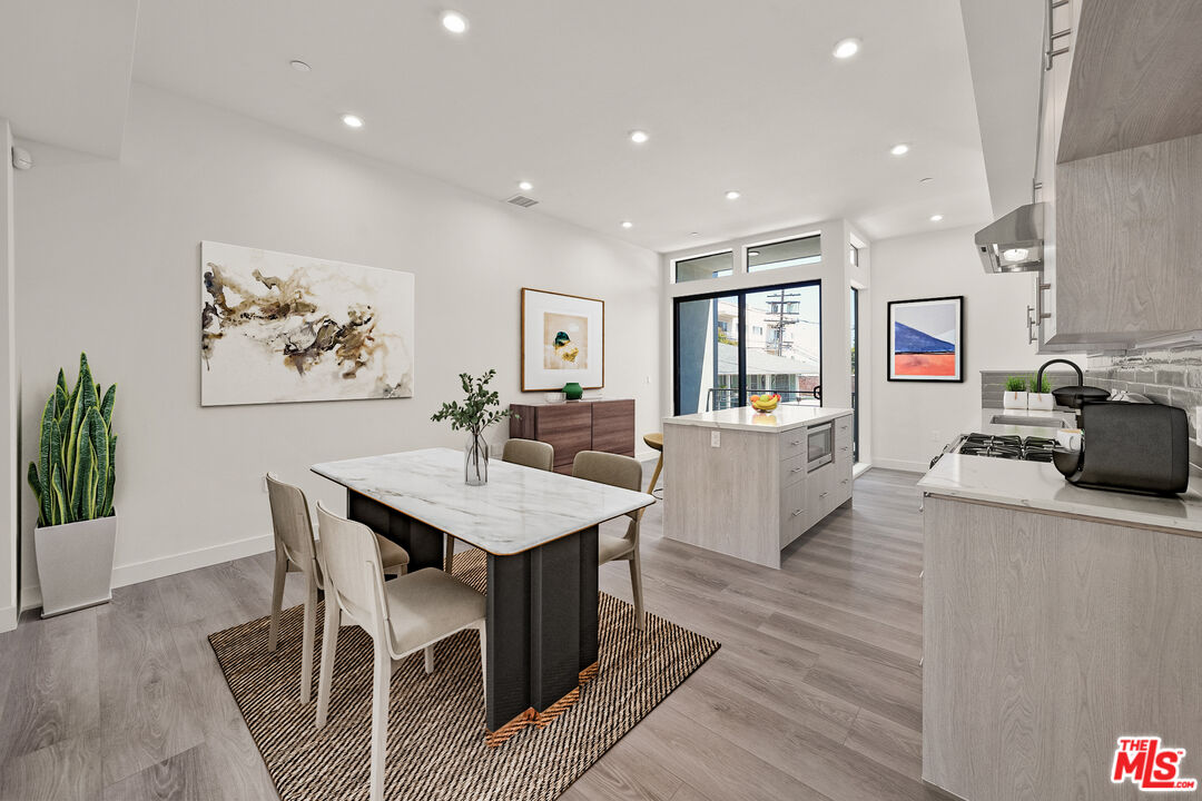 1202 N Orange Grv