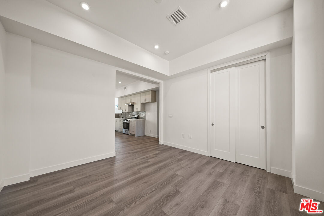 1202 N Orange Grv