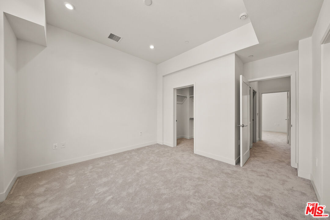 1202 N Orange Grv