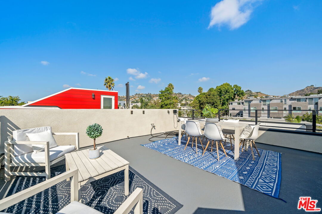 1204 N Orange Grv