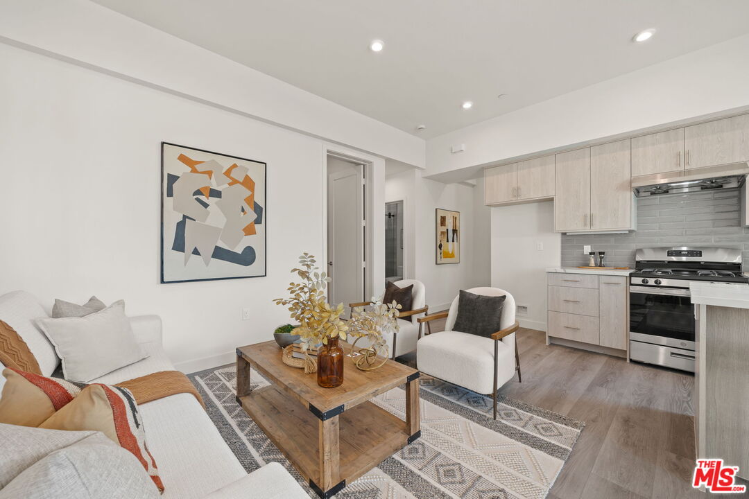 1204 N Orange Grv