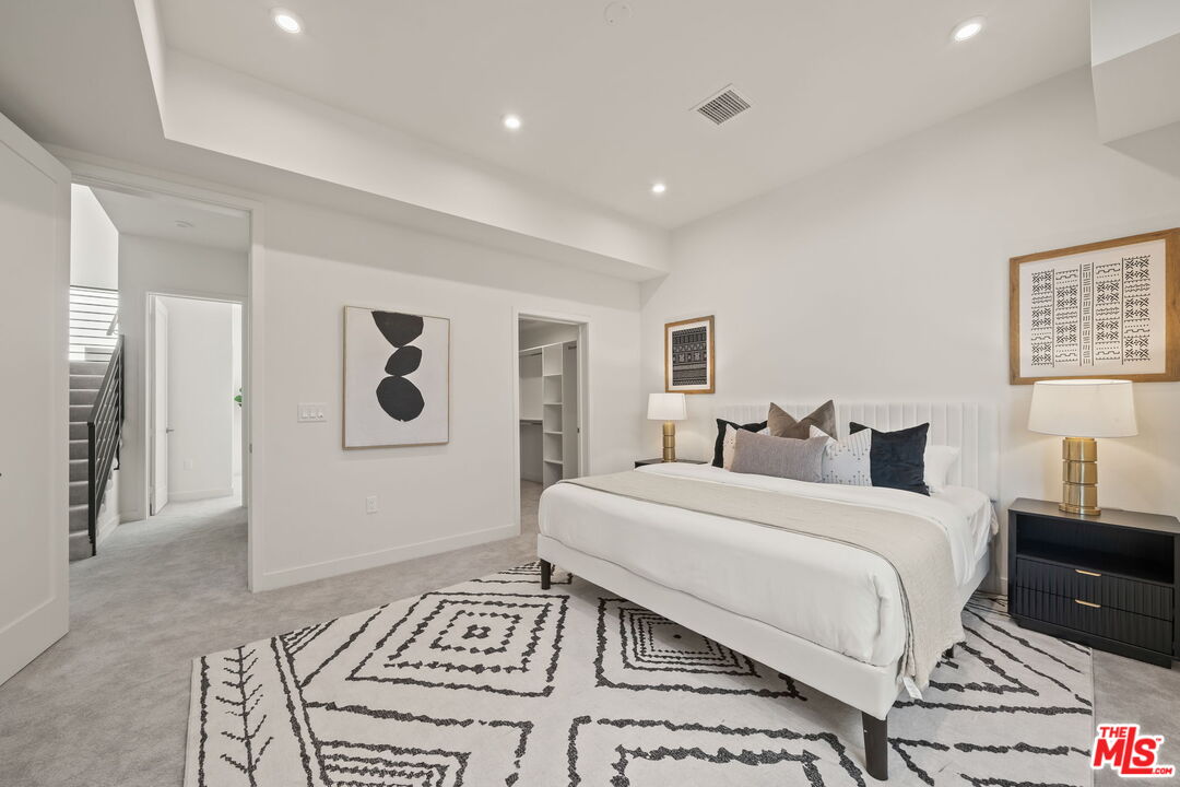 1204 N Orange Grv
