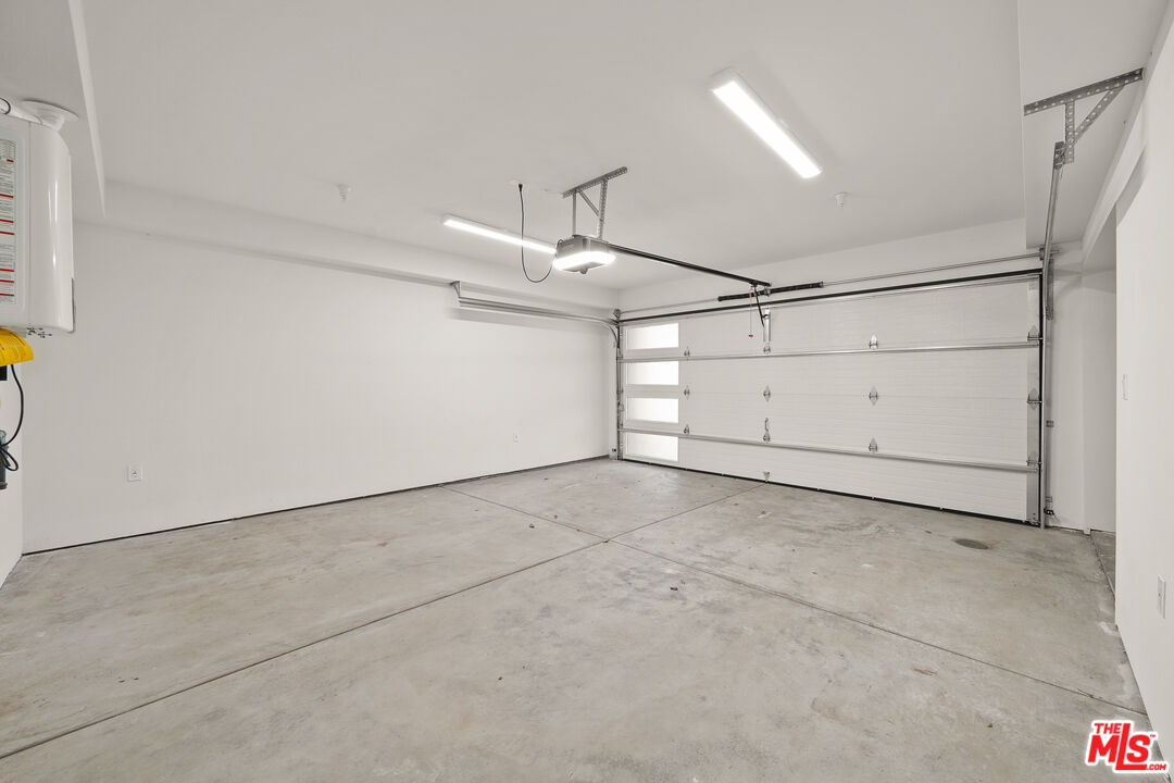 1204 N Orange Grv