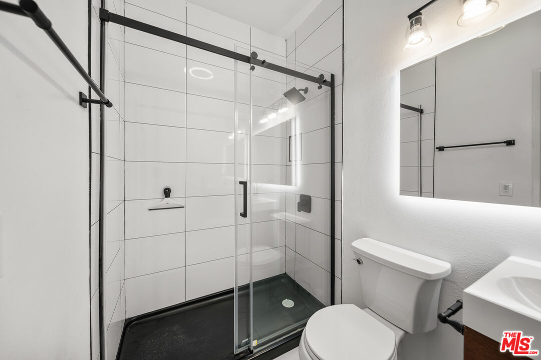 812 N Hudson Ave Unit: 107