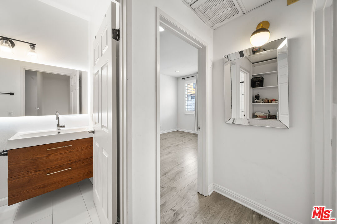 812 N Hudson Ave Unit: 107