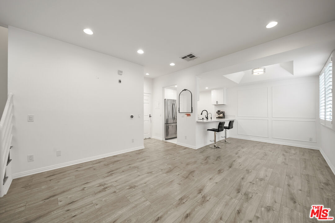 812 N Hudson Ave Unit: 107