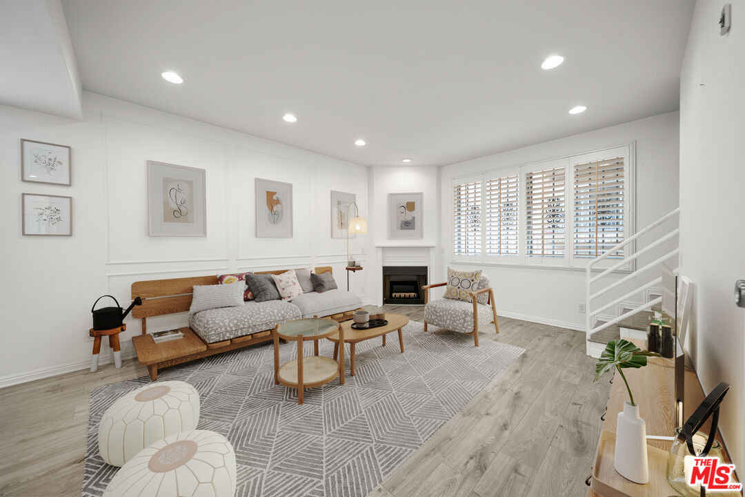 812 N Hudson Ave Unit: 107