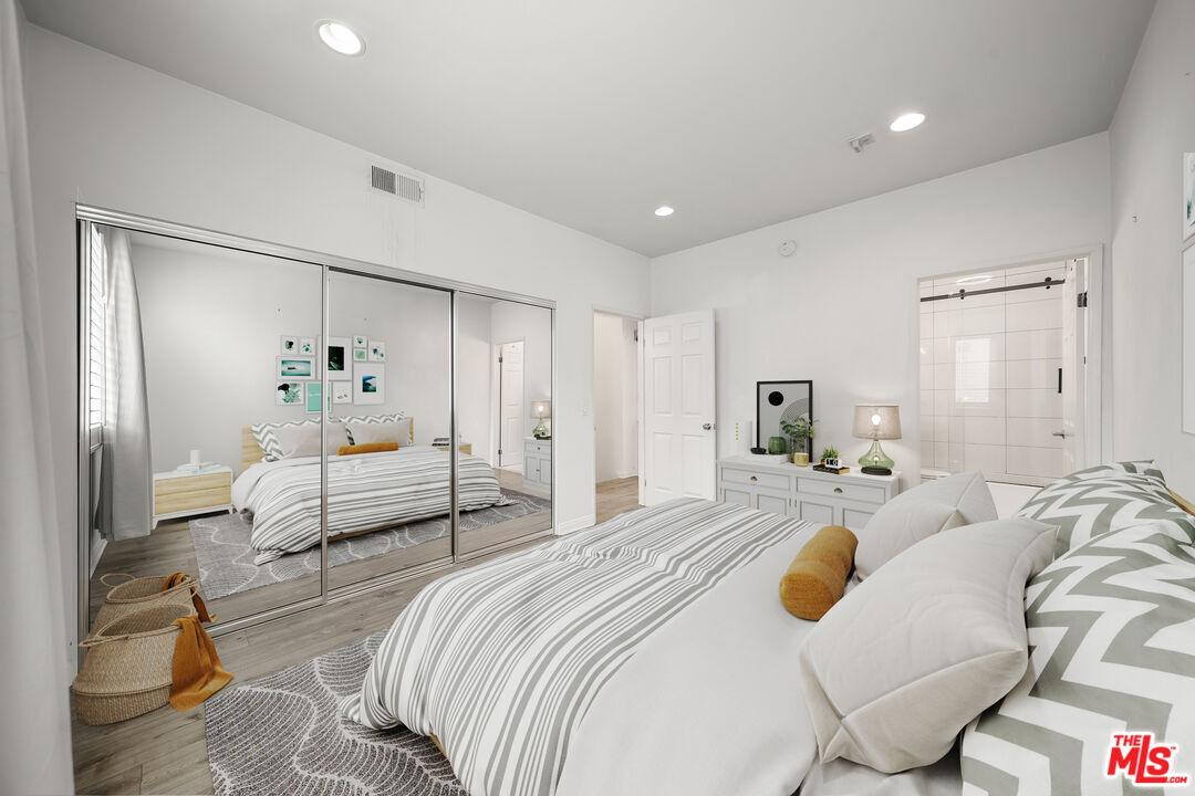 812 N Hudson Ave Unit: 107