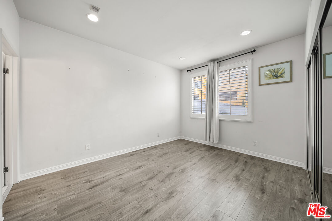 812 N Hudson Ave Unit: 107