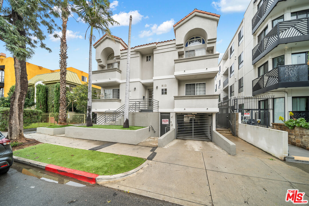 812 N Hudson Ave Unit: 107