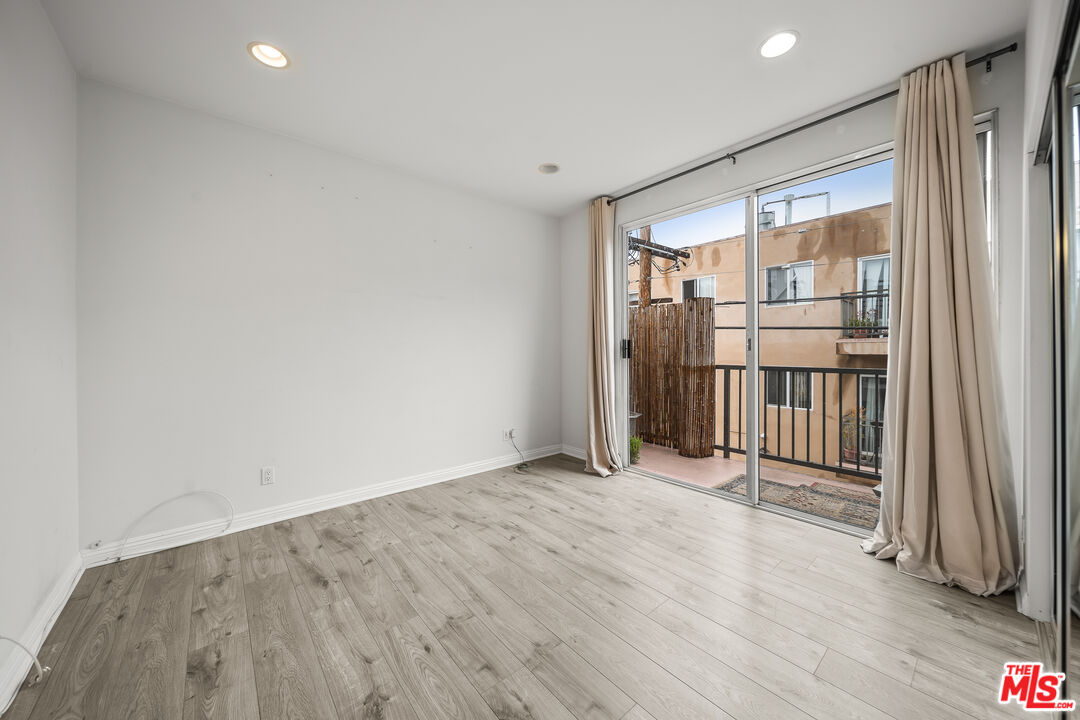 812 N Hudson Ave Unit: 107